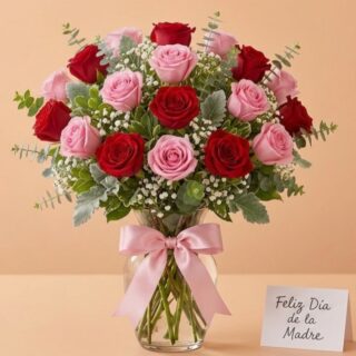 Florero de 24 rosas combinadas