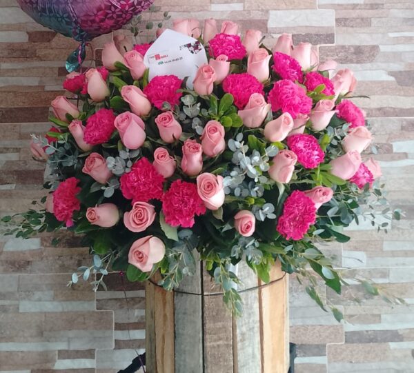 Arreglo de 50 rosas
