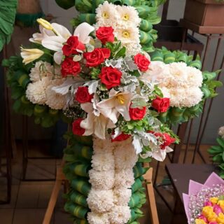Cruz floral funebre