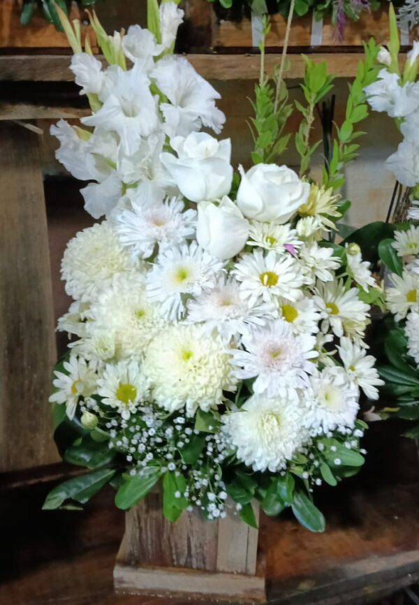 A1A - Arreglo Flores Blancas - DSF